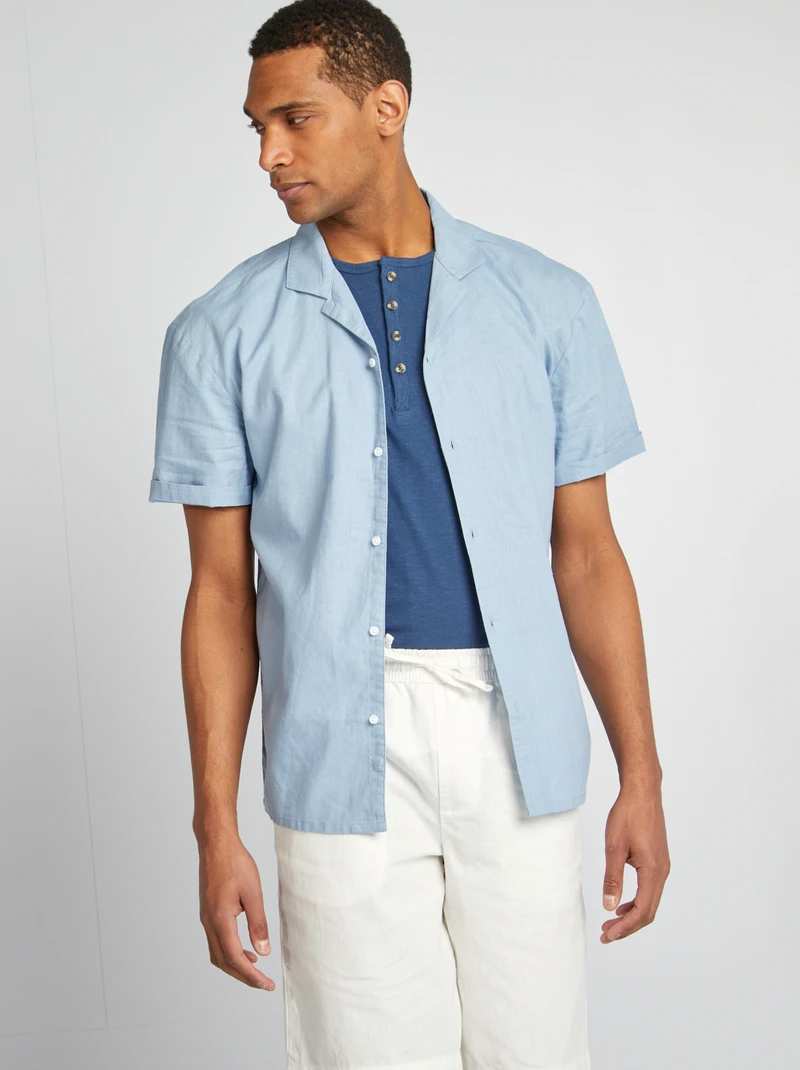  blue short sleeved man shirt